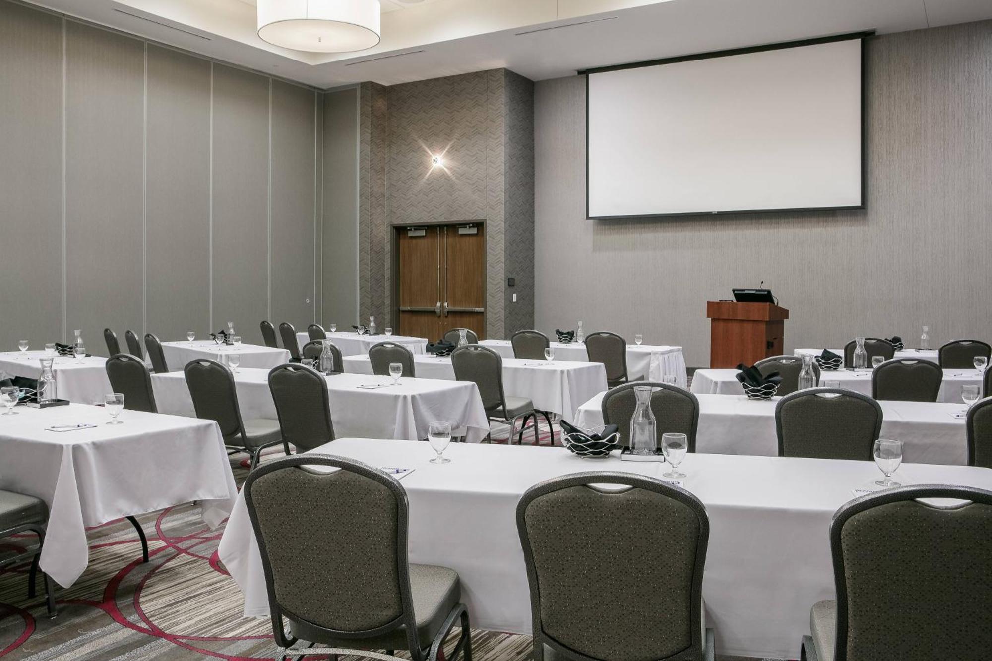 Courtyard By Marriott Omaha Bellevue At Beardmore Event Center Exterior foto