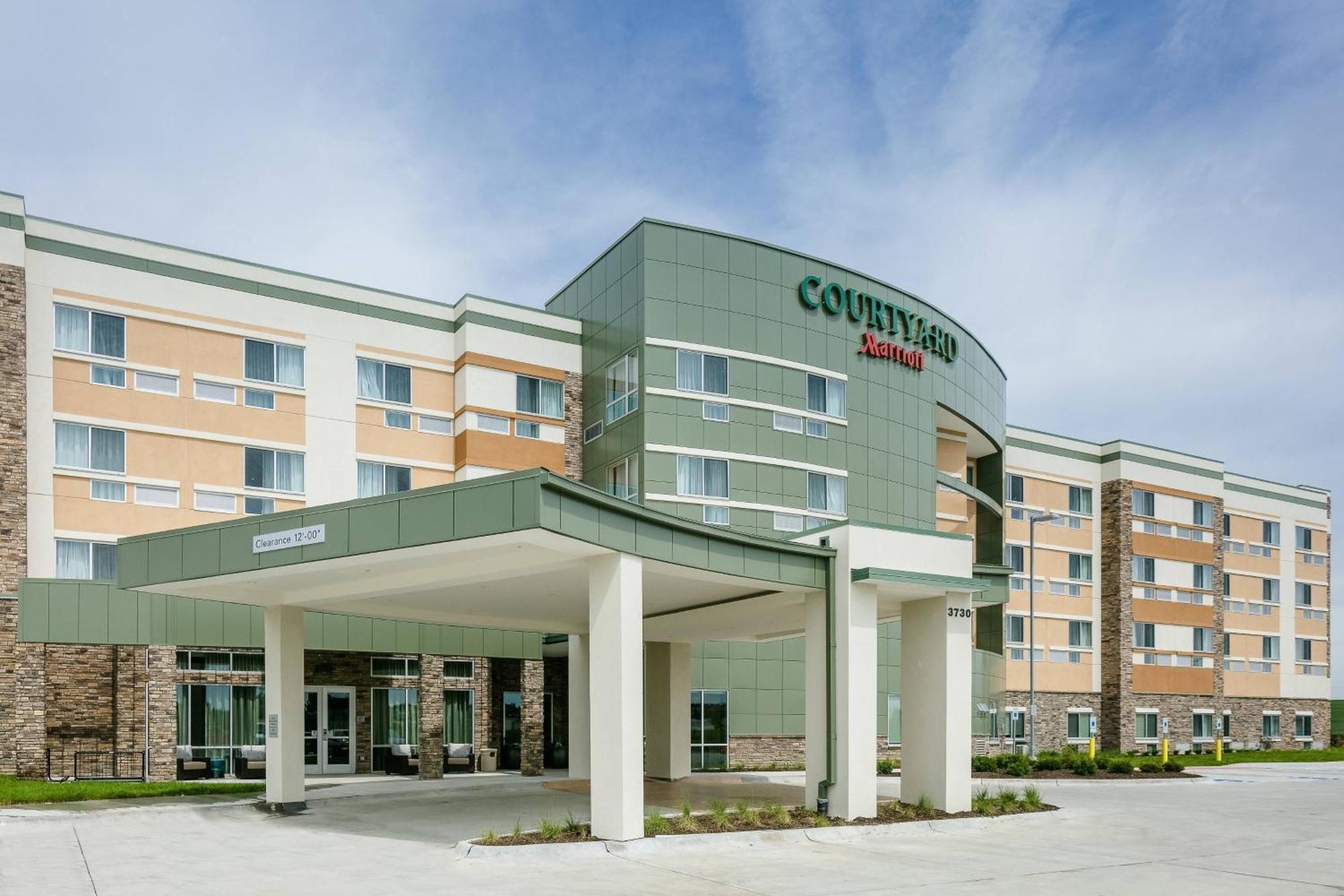 Courtyard By Marriott Omaha Bellevue At Beardmore Event Center Exterior foto