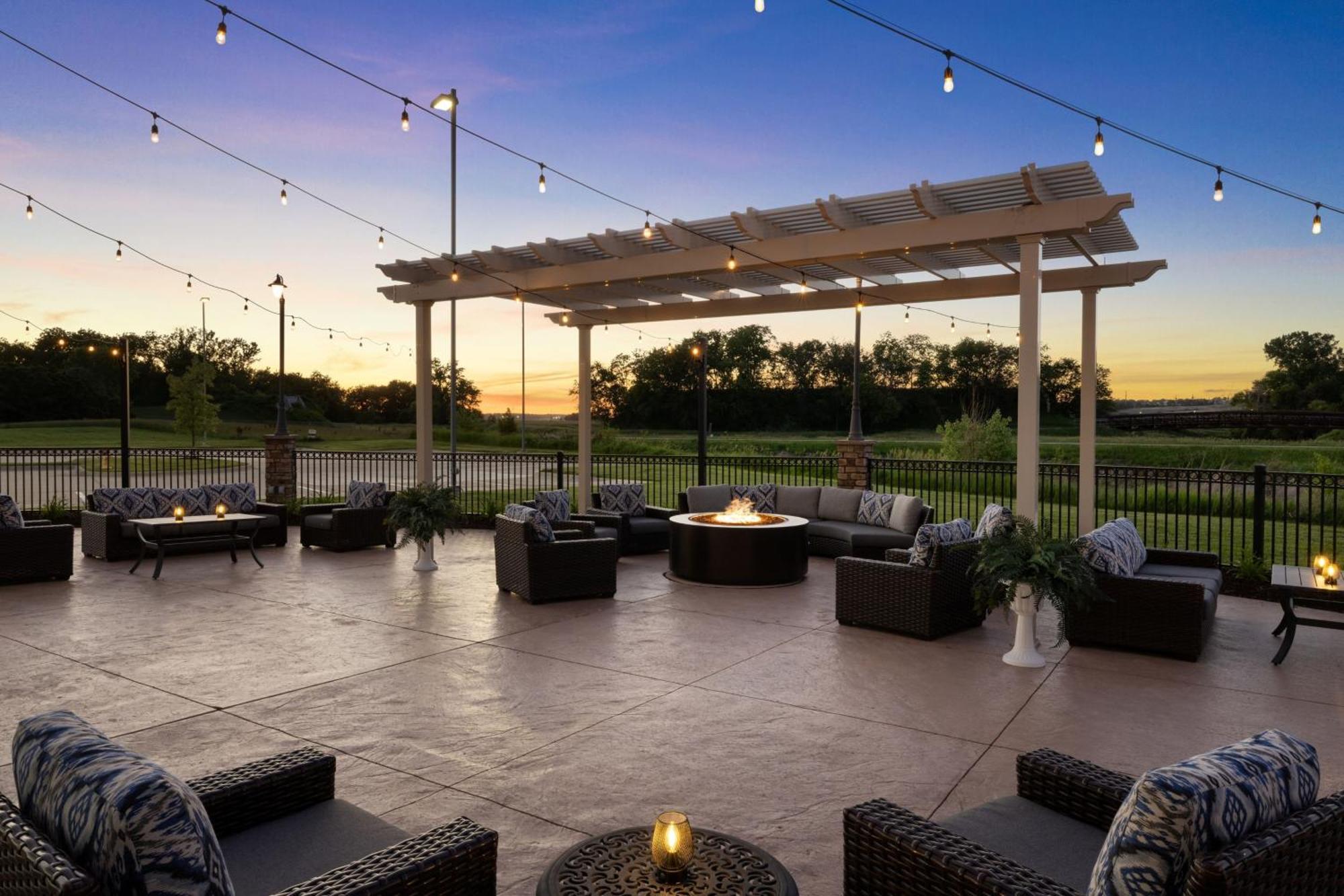 Courtyard By Marriott Omaha Bellevue At Beardmore Event Center Exterior foto