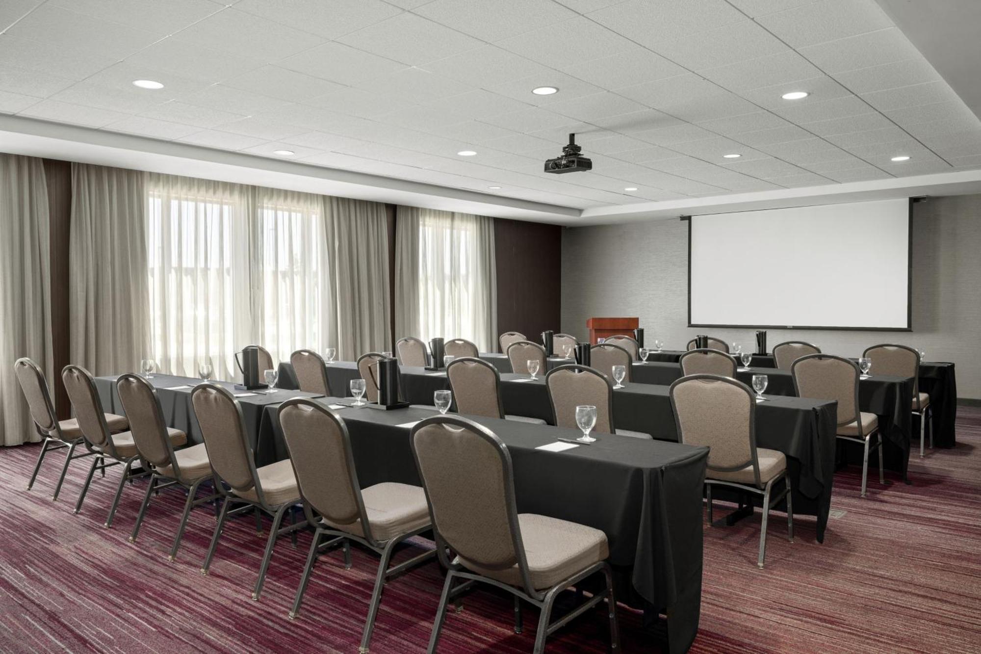 Courtyard By Marriott Omaha Bellevue At Beardmore Event Center Exterior foto