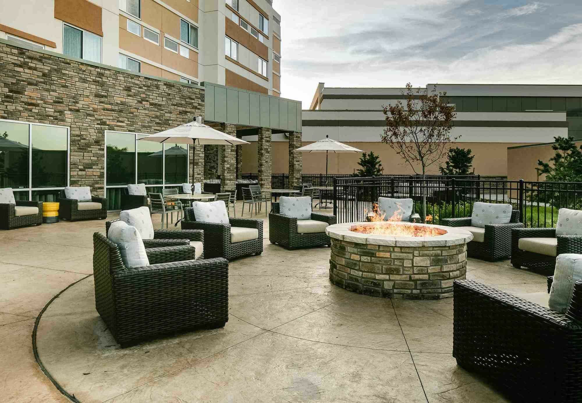 Courtyard By Marriott Omaha Bellevue At Beardmore Event Center Exterior foto